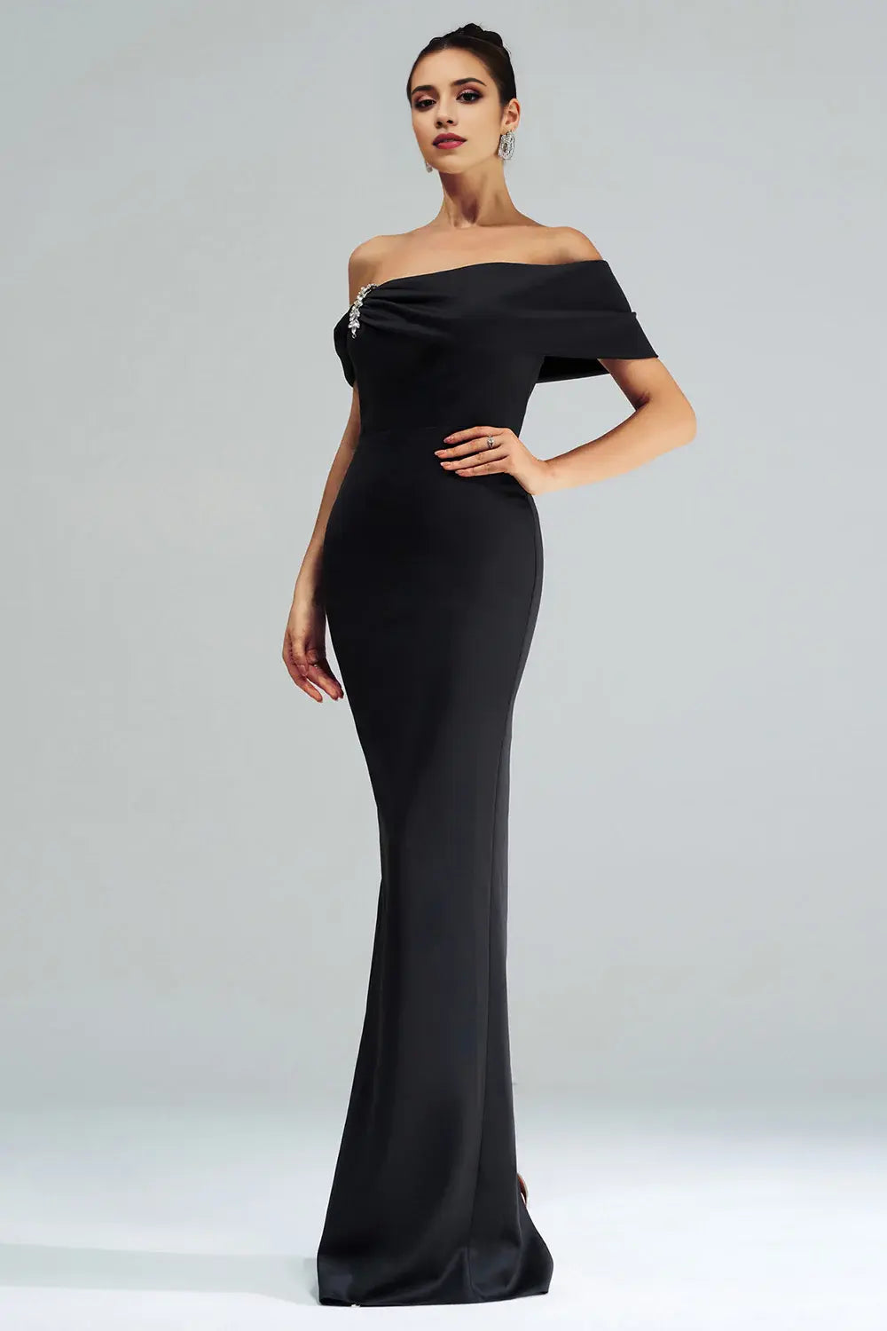 Elegant Black Mermaid Off the Shoulder Strapless Satin with Slit Long Formal Dress Hot Sale Evening Dresses