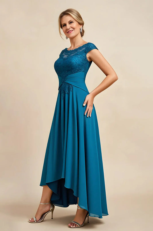 Elegant Peacock Blue Chiffon A Line Boat Collar Asymmetrical Ruched Hem with Lace Applique Retro Wedding Guest Dress Hot Sale Mother of the Bride Dresses