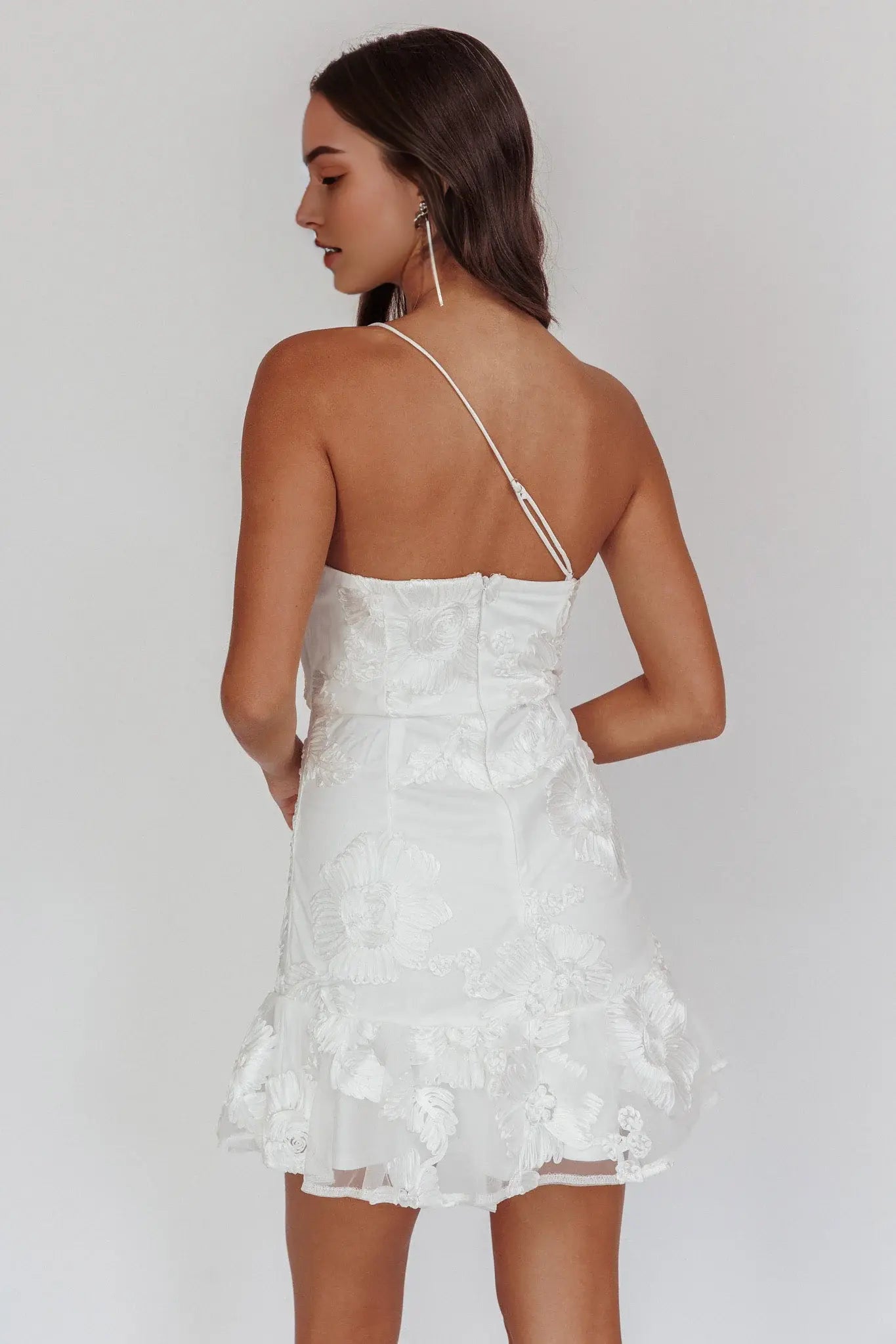 Sheath 3D Rosette Embellished One-Shoulder Jacquard Ruched White Exquisite Mini Dress Hot Sale Homecoming Dress
