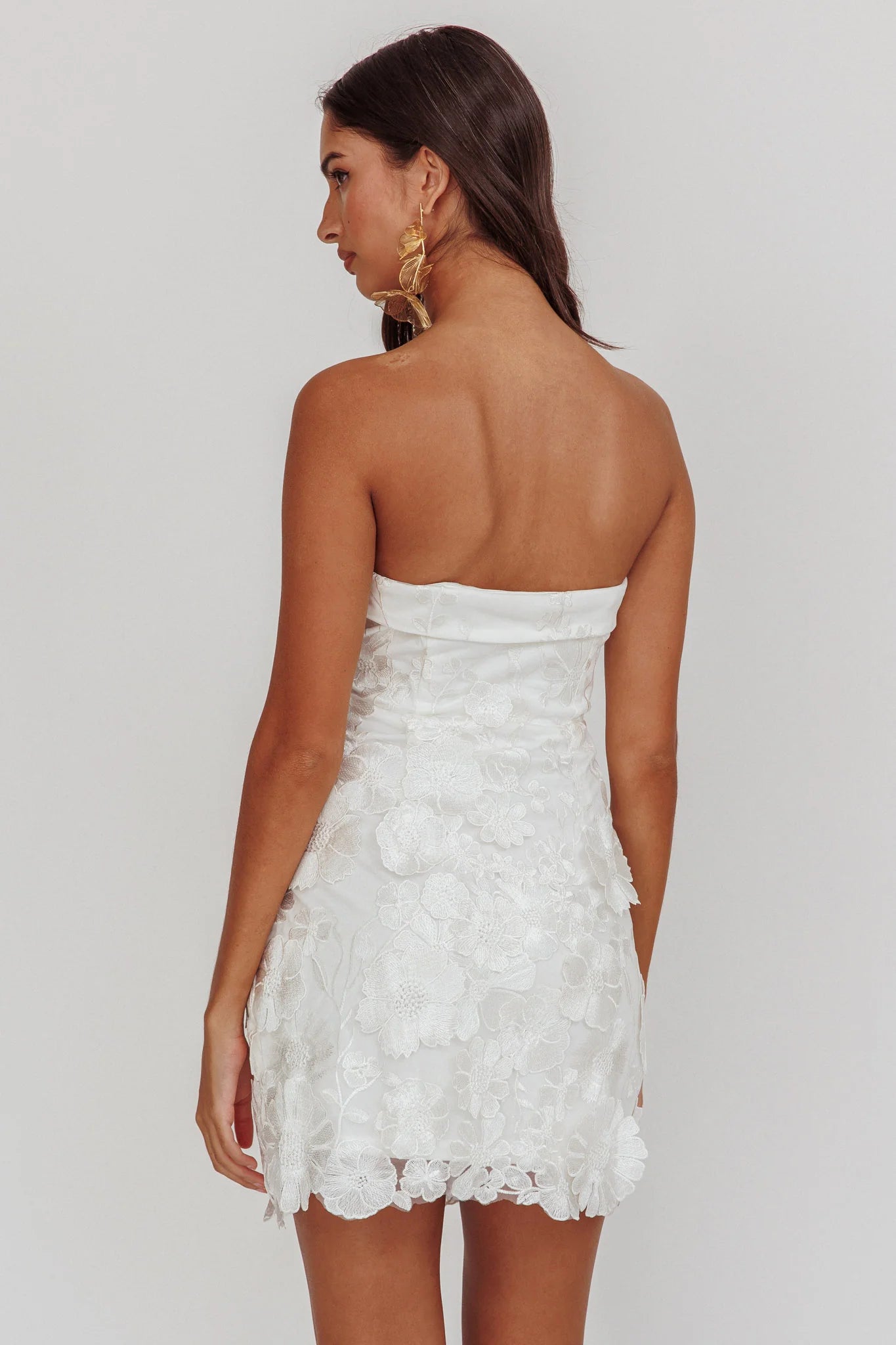 Romantic Sheath Strapless Floral Embellished White Exquisite Mini Dress Hot Sale Homecoming Dress