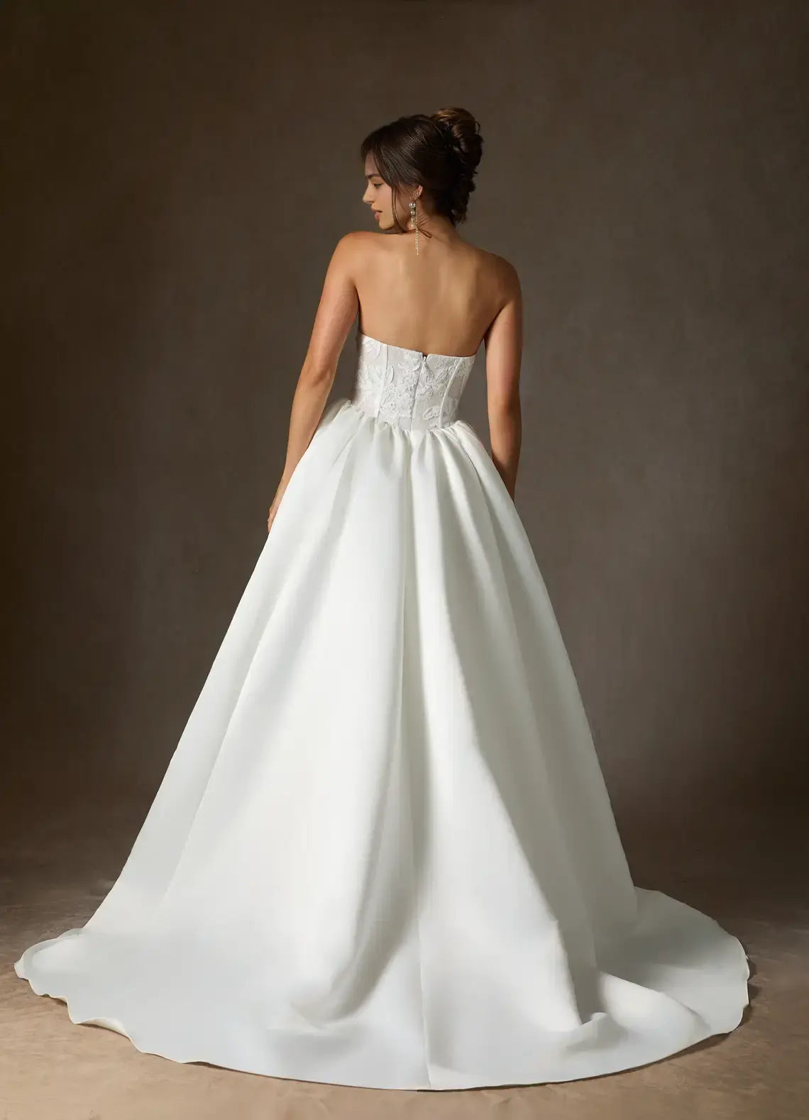 Romantic White A Line Strapless Scoop Neckline Fishbone Corset Lace Ruched Hem Exquisite Hot Sale Wedding Dress