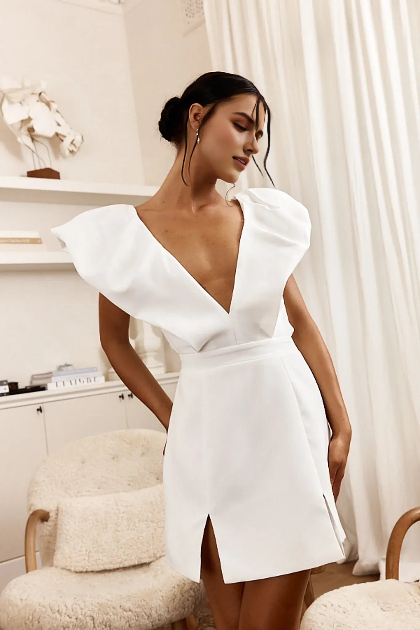 Fashion Sheath Bubble Sleeve V-Neckline Slit Backless Wine Unique Mini Dress Hot Sale Homecoming Dress