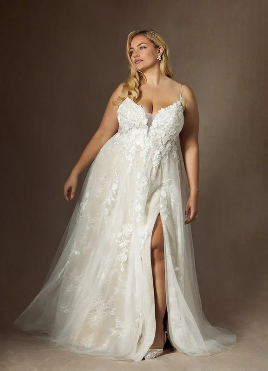 Romantic A-Line Spaghetti Strap V-Neck Sleeveless Tulle Lace Applique Backless Side Fork Exquisite Plus Size Hot Sale Wedding Dress