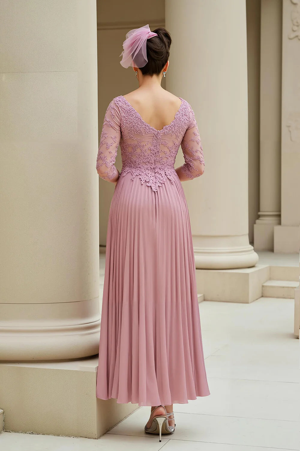 Exquisite Dusty Rose A Line V-Neck Lace Appliqued 3/4 Long Sleeve Pleated Dress Fashion Long Wedding Guest Dress Hot Sale Mother of the Bride Dresses