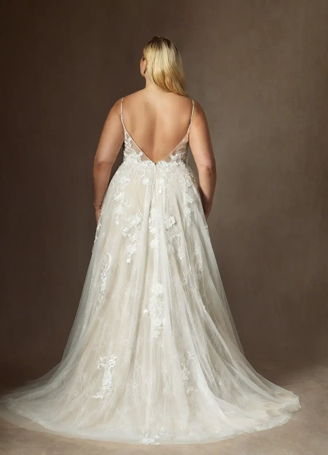 Romantic A-Line Spaghetti Strap V-Neck Sleeveless Tulle Lace Applique Backless Side Fork Exquisite Plus Size Hot Sale Wedding Dress