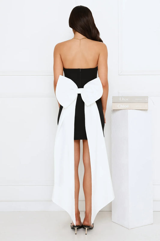 Chic Bodycon Strapless Open-Back Mini Black Homecoming Dress with White Bow.