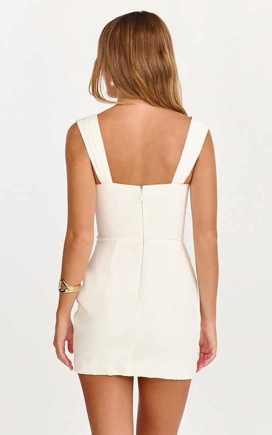 Chic Bodycon Sweetheart Sleeveless Mini Homecoming Dress with Structured Bodice and Concealed Back Zipper