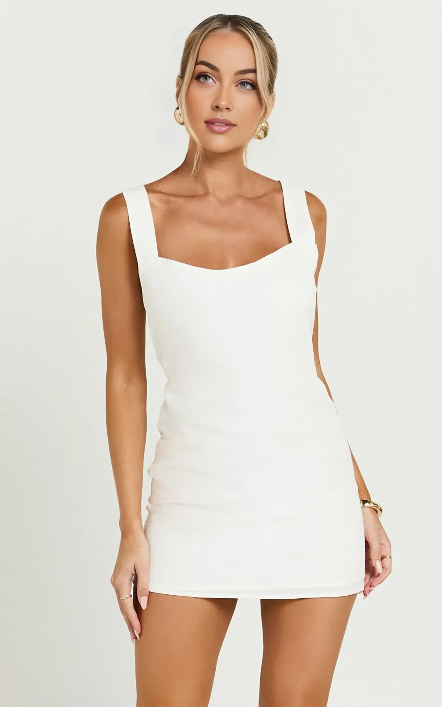 Chic Fitted Square Neck Sleeveless Tie-Back Mini Homecoming Dress for Modern Elegance