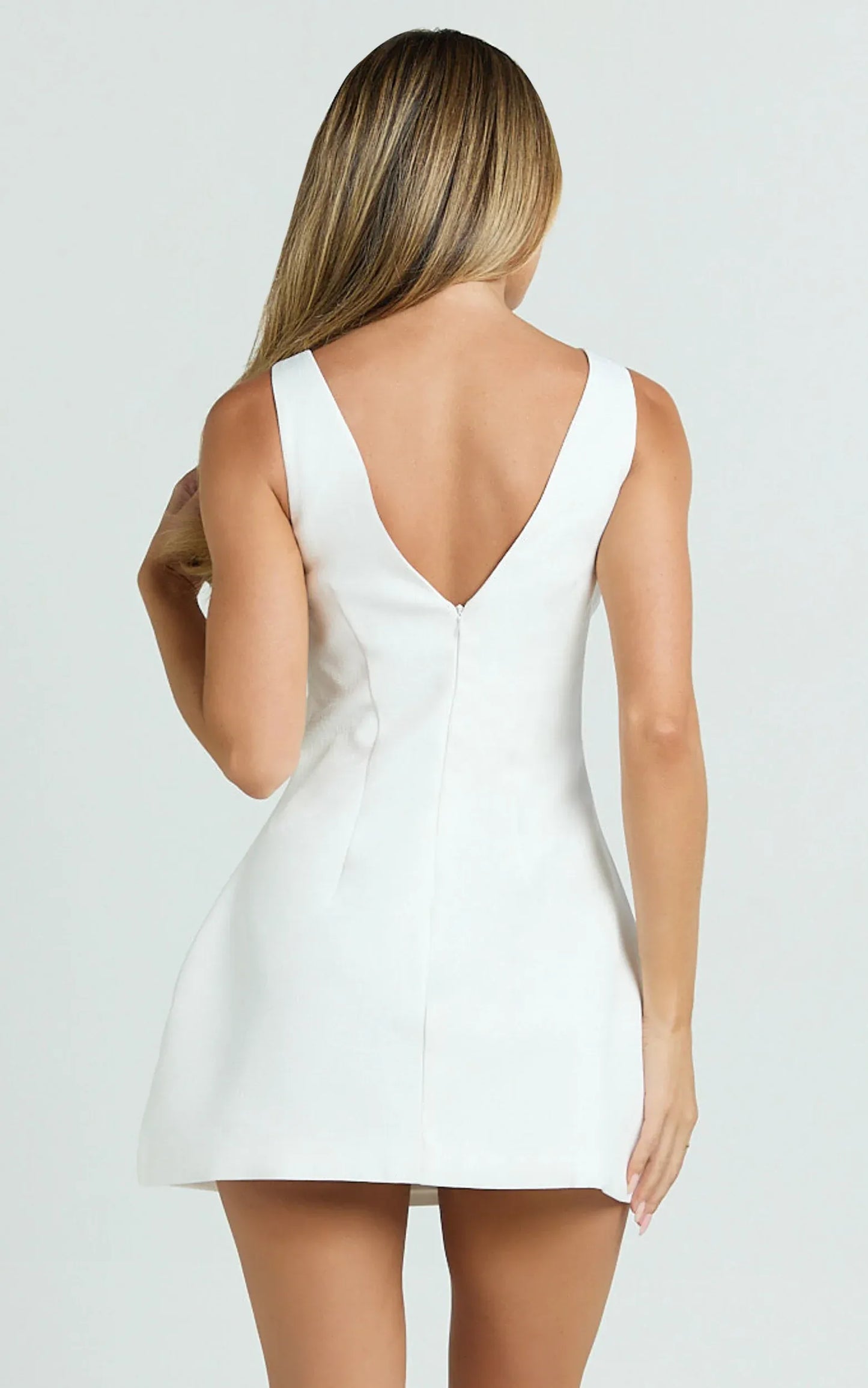 Chic Sleeveless Boat Neck V-Back Fit-and-Flare Mini Homecoming Dress for Modern Elegance