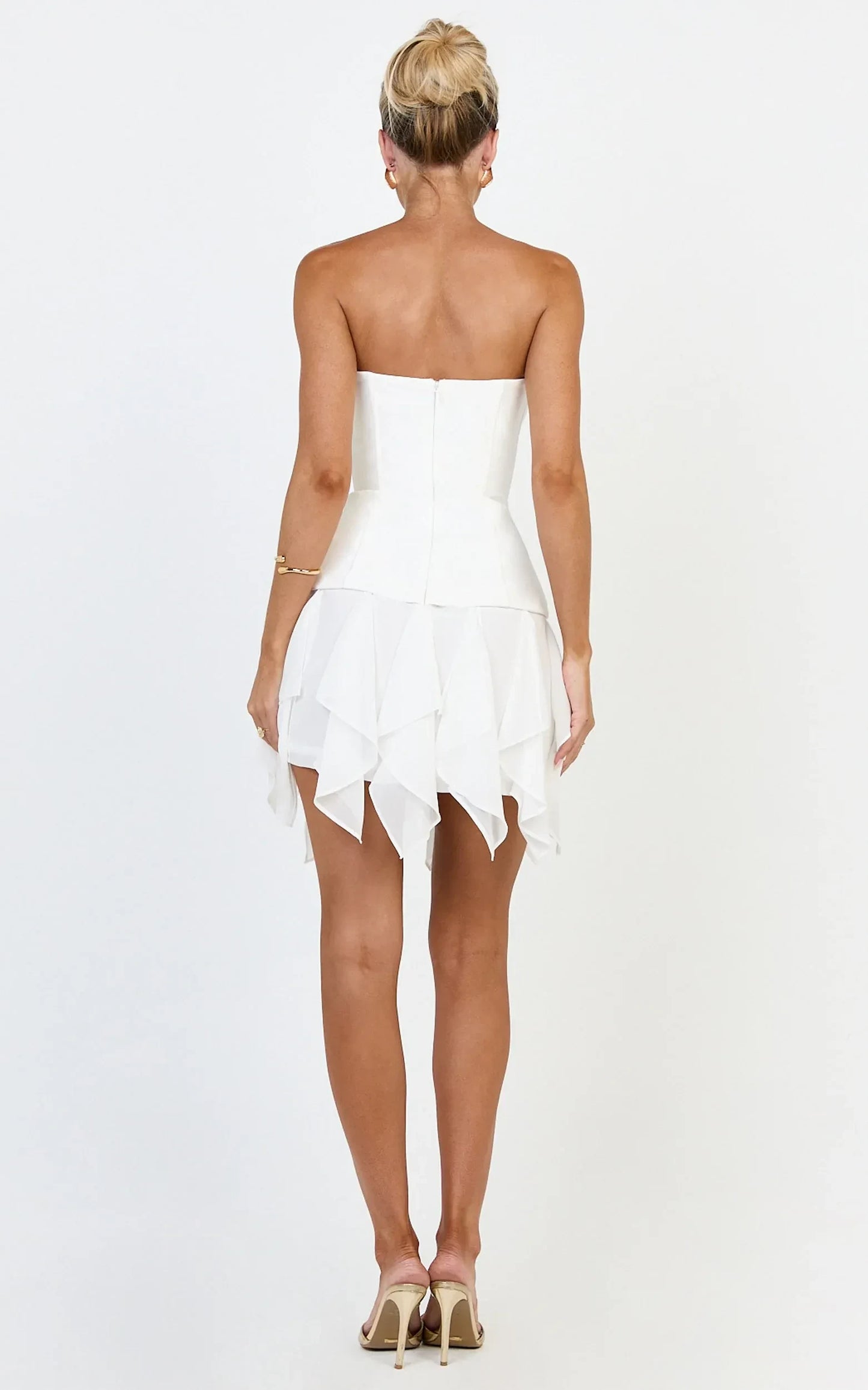 Chic Strapless A-Line Mini Homecoming Dress with Ruffle Hem and Structured Bodice