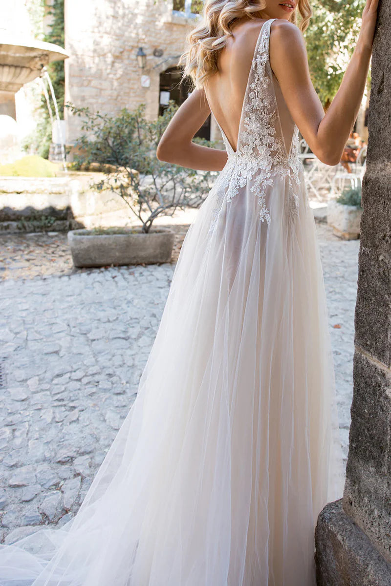 Vintage A-Line Plunge V Neck Sleeveless Lace Back Train Length Wedding Dress