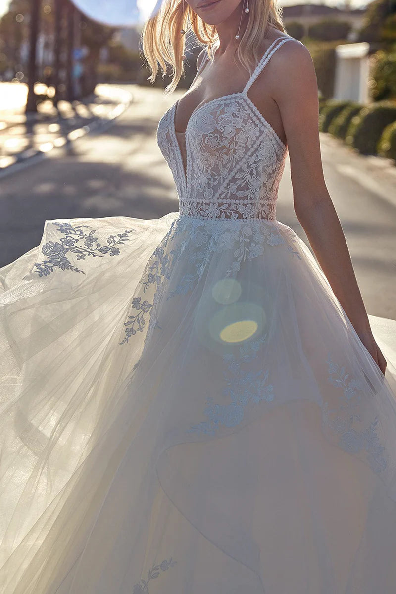 Vintage Ball-Gown Plunge-V-Neck Spaghetti-Strap Open-Back Train-Length Wedding Dress