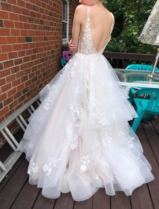 A-Line/Princess Tulle V-neck Sleeveless Applique Floor-Length Wedding Dresses