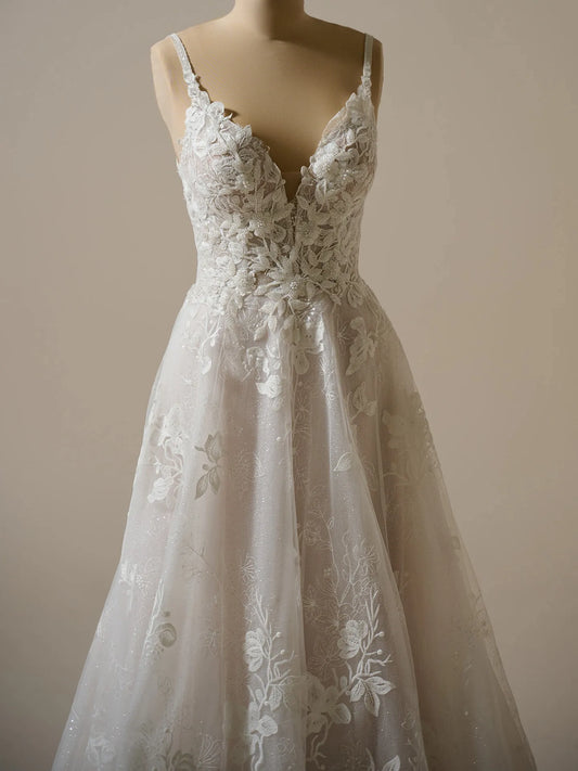 Wedding Dress A-Line V-Neck Sleeveless Spaghetti Straps Beaded Floral Lace Tulle Bridal Gown Formal Wear Dress