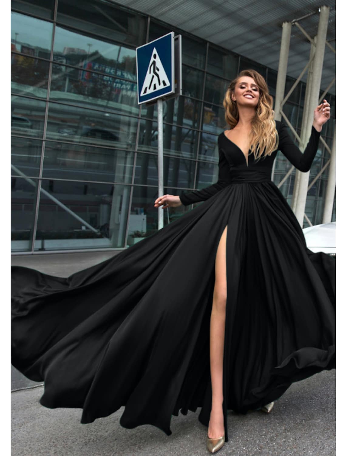 Elegant A-Line Empire V-Neck Long Sleeve Chiffon Holiday Evening Gown.