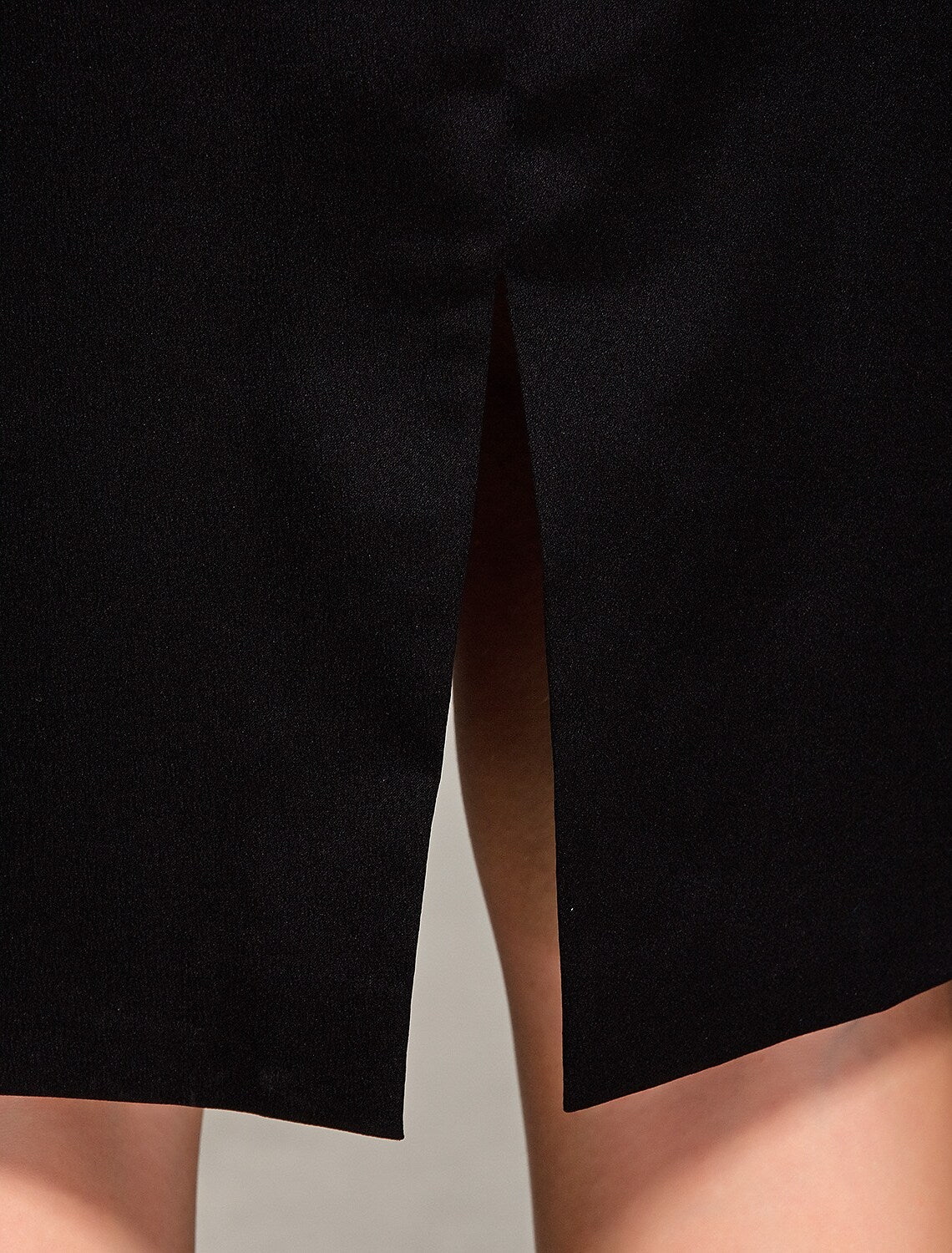 Another angle of Elegant Sheath Bateau Neck Pleated Satin Knee-Length Party Dress.