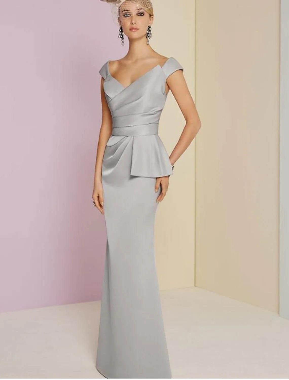 Elegant Sheath Column Plunging Neck Ruched Satin Evening Gown for Wedding Guests.