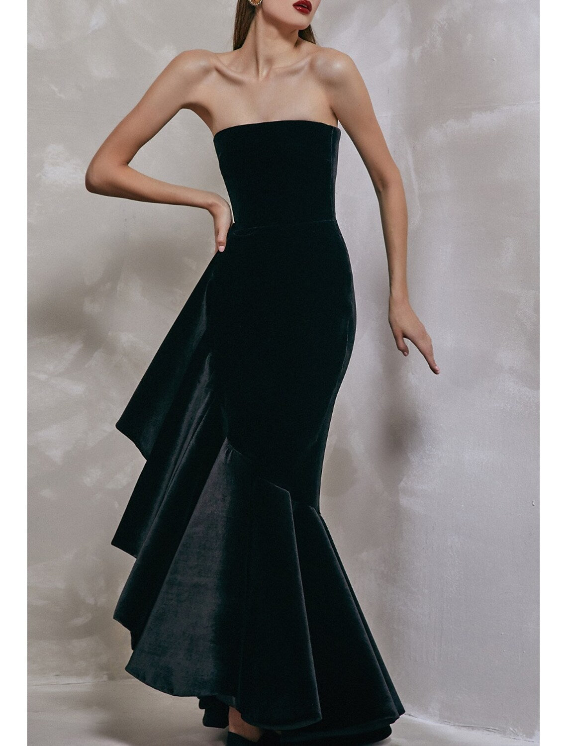Elegant Strapless Mermaid Velvet Ruffle Black Floor-Length Prom Dress.