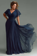 Elegant Navy Chiffon A Line V-Neck Flutter Short Sleeves V Back Pleated Plus Size Dresses Long Wedding Guest Dress For Women New Style Mother of the Bride Dress
