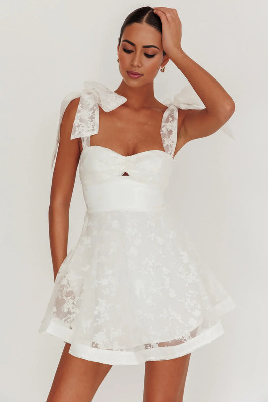 Cute White A Line Sweetheart Neckline Tied Shoulders Keyhole Backless Lace Flower Exquisite Mini Dress Hot Sale Homecoming Dress