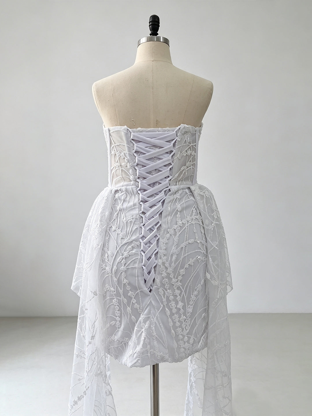 White Lace Bodycon Sweetheart Lace-Up Back High-Low Dress