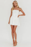 Exquisite White A-Line Strapless Sleeveless Three-Dimensional Floral Decoration Waist Cinching Mini Dress Hot Sale Homecoming Dress