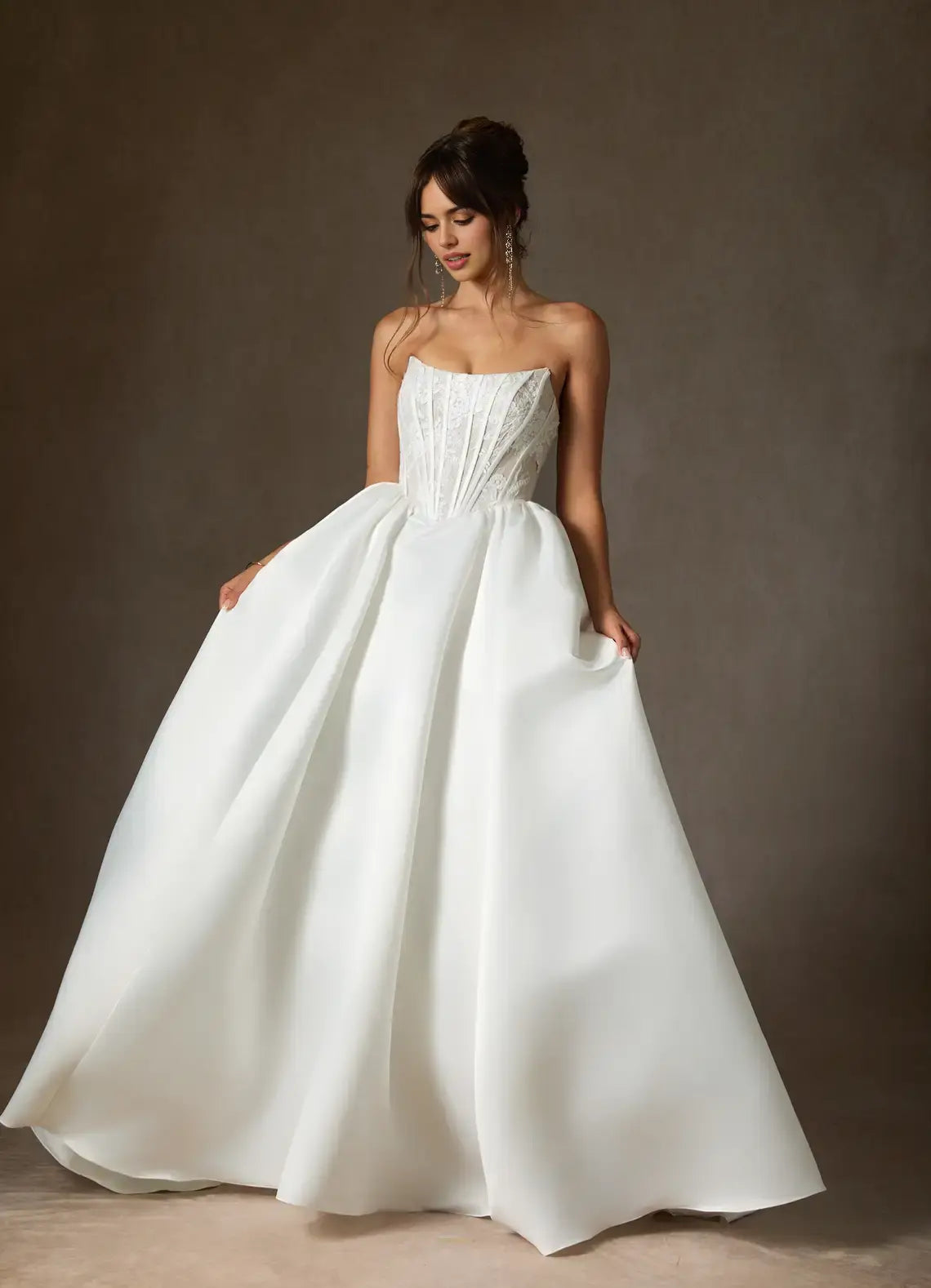 Romantic White A Line Strapless Scoop Neckline Fishbone Corset Lace Ruched Hem Exquisite Hot Sale Wedding Dress