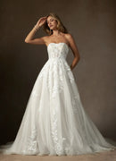 Exquisite White A Line Strapless Lace Applique Sleeveless Backless Fantastic Hot Sale Wedding Dress
