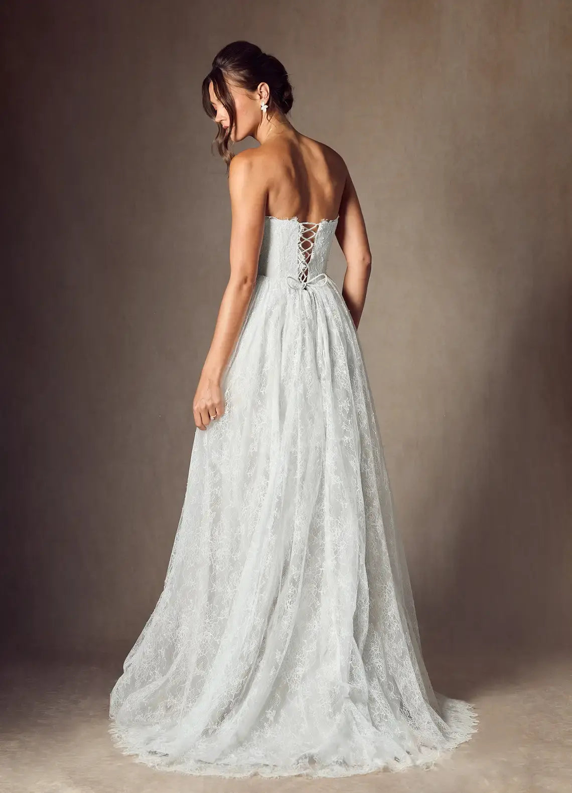 Elegant White A-Line Strapless Sweetheart Neckline Retro Lace Backless Hot Sale Wedding Dress