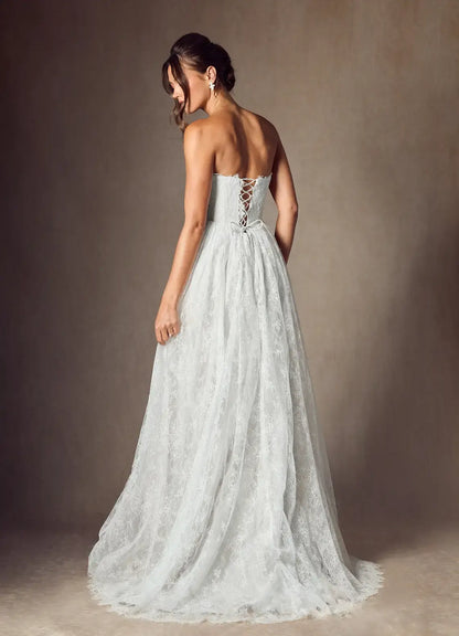 Elegant White A-Line Strapless Sweetheart Neckline Retro Lace Backless Hot Sale Wedding Dress