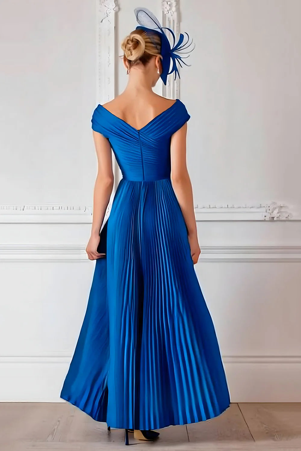 Chic Royal Blue A Line Off the Shoulder V Neck Sleeveless Pleated Dress Long Elegant Wedding Guest Dress For Women Hot Sale Mother of the Bride Dress