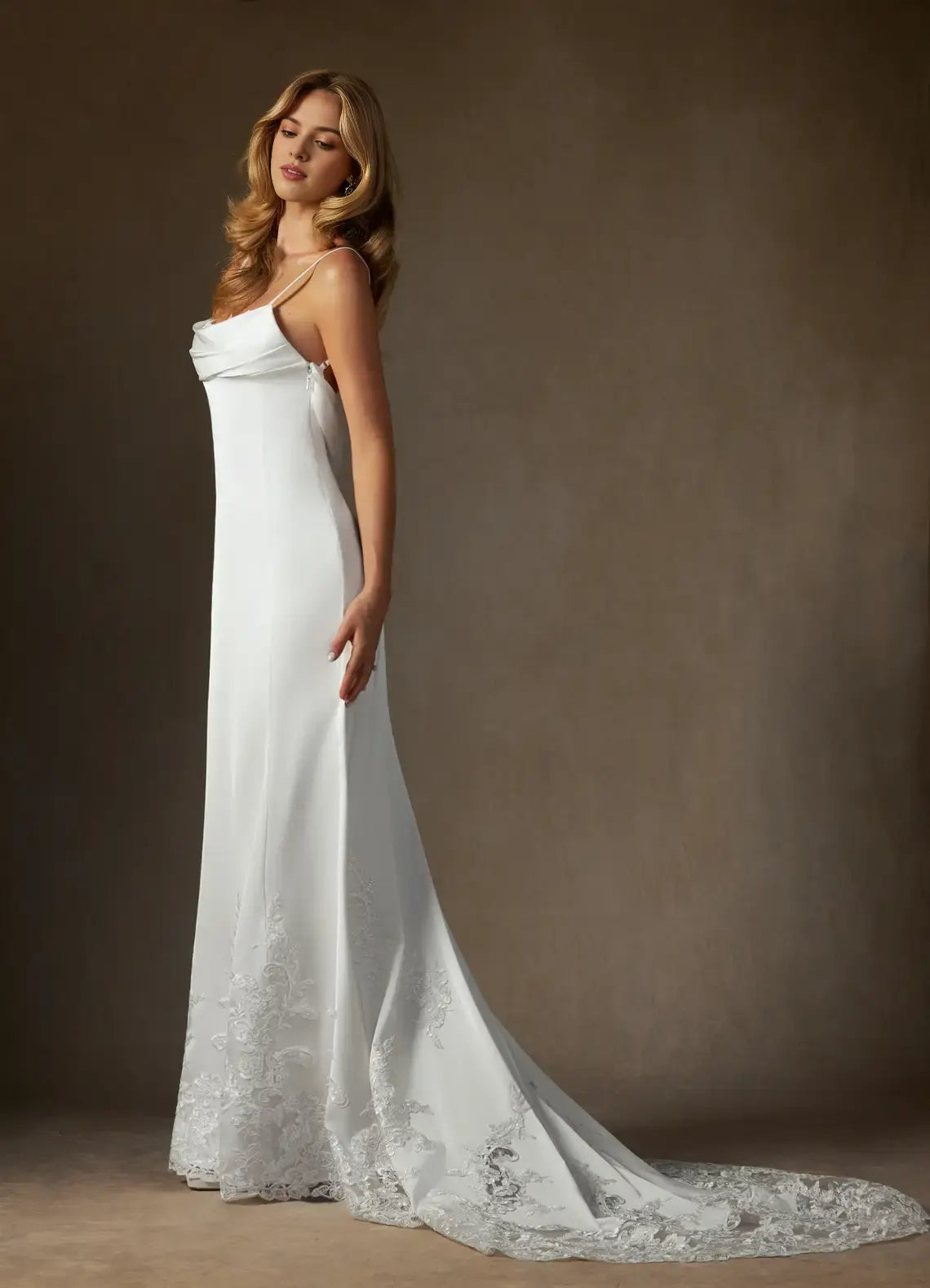 Exquisite Sheath Spaghetti Strap Cowl Sleeveless Lace Applique Backless Fashion Hot Sale Wedding Dress