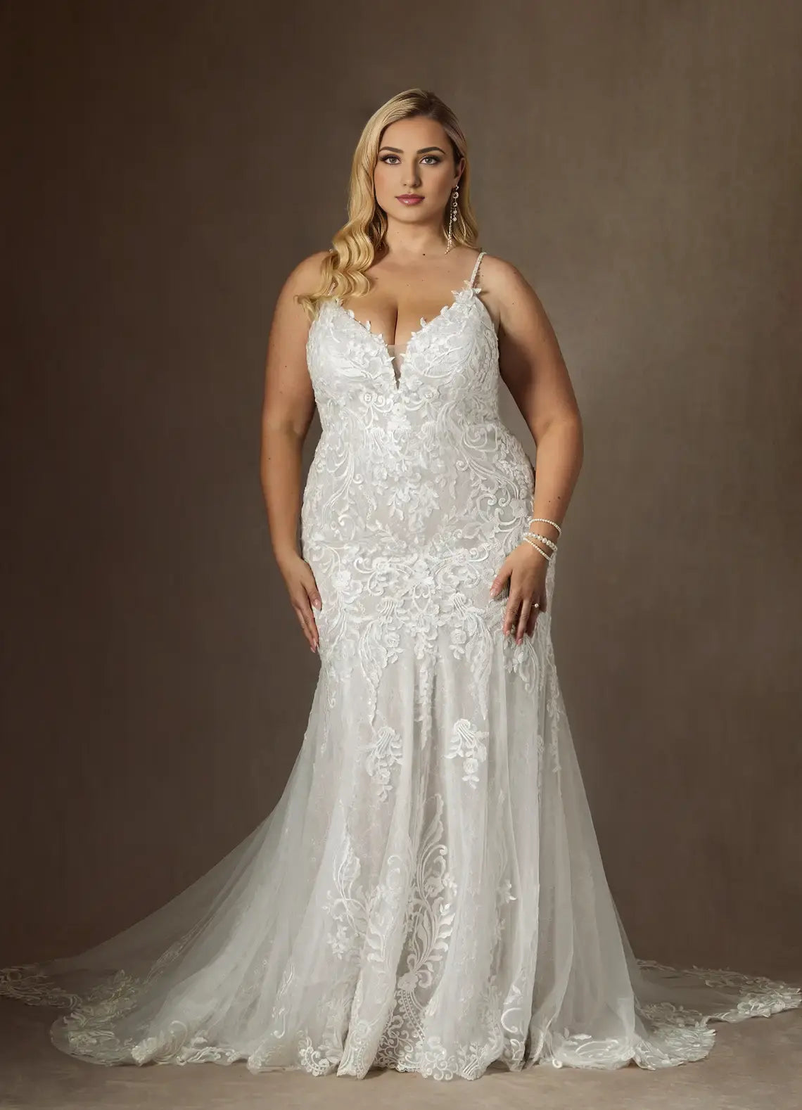 Charming Mermaid Spaghetti Strap Deep V Neck Lace Applique V Back Exquisite Plus Size Hot Sale Wedding Dress
