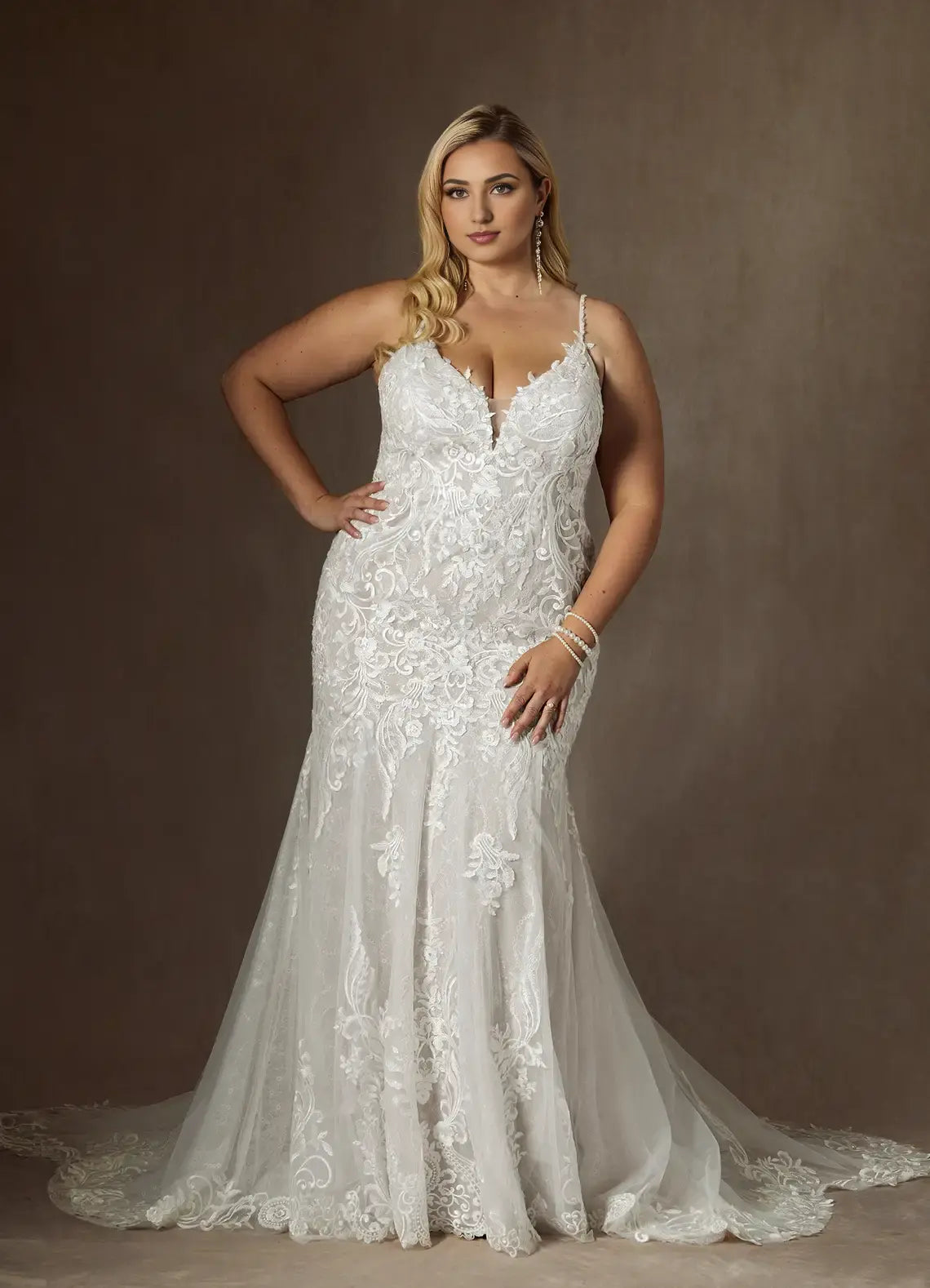 Charming Mermaid Spaghetti Strap Deep V Neck Lace Applique V Back Exquisite Plus Size Hot Sale Wedding Dress