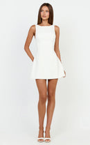 Chic A-Line Boat Neck Sleeveless Deep V-Back Mini Homecoming Dress for Modern Elegance