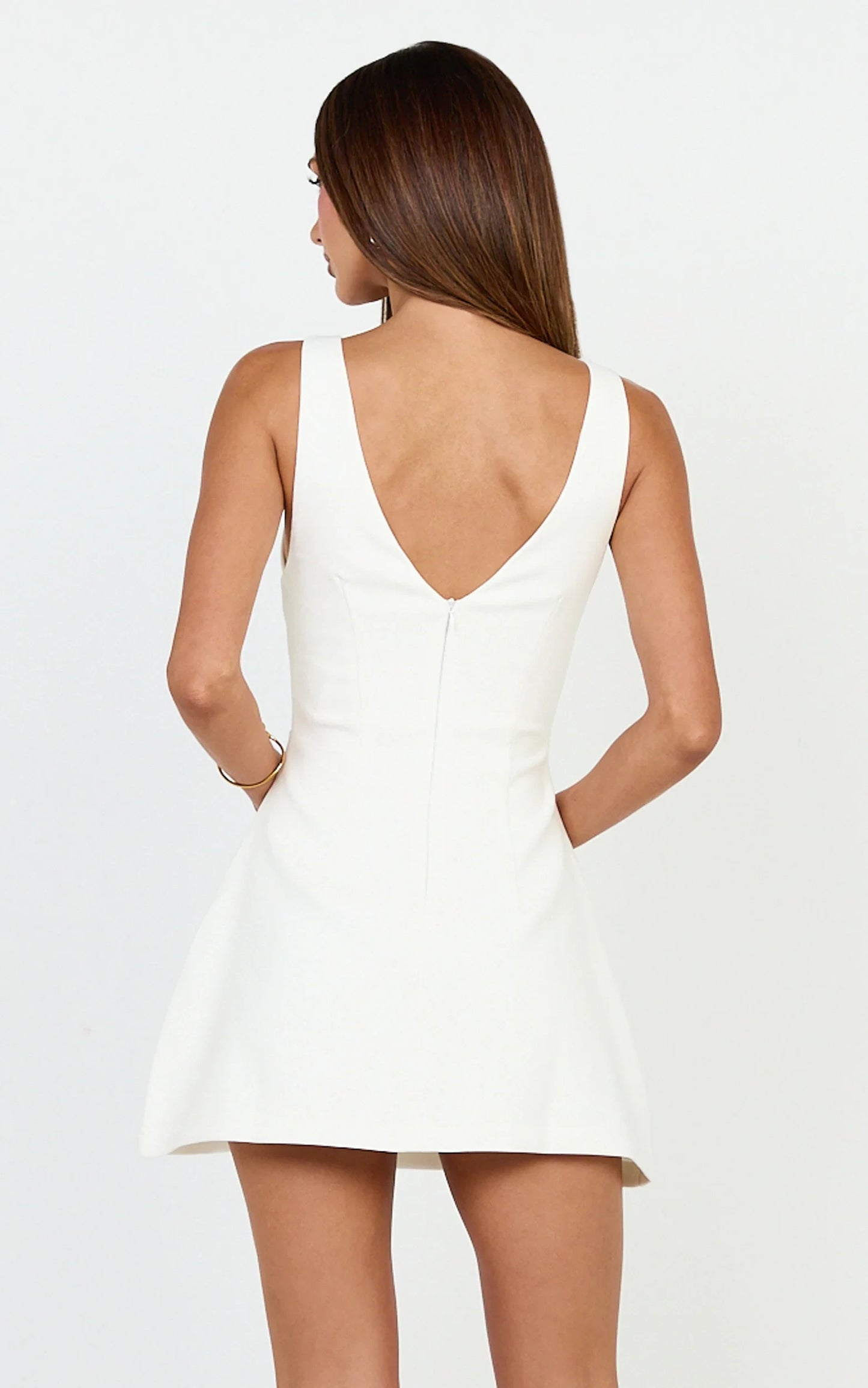 Chic A-Line Boat Neck Sleeveless Deep V-Back Mini Homecoming Dress for Modern Elegance