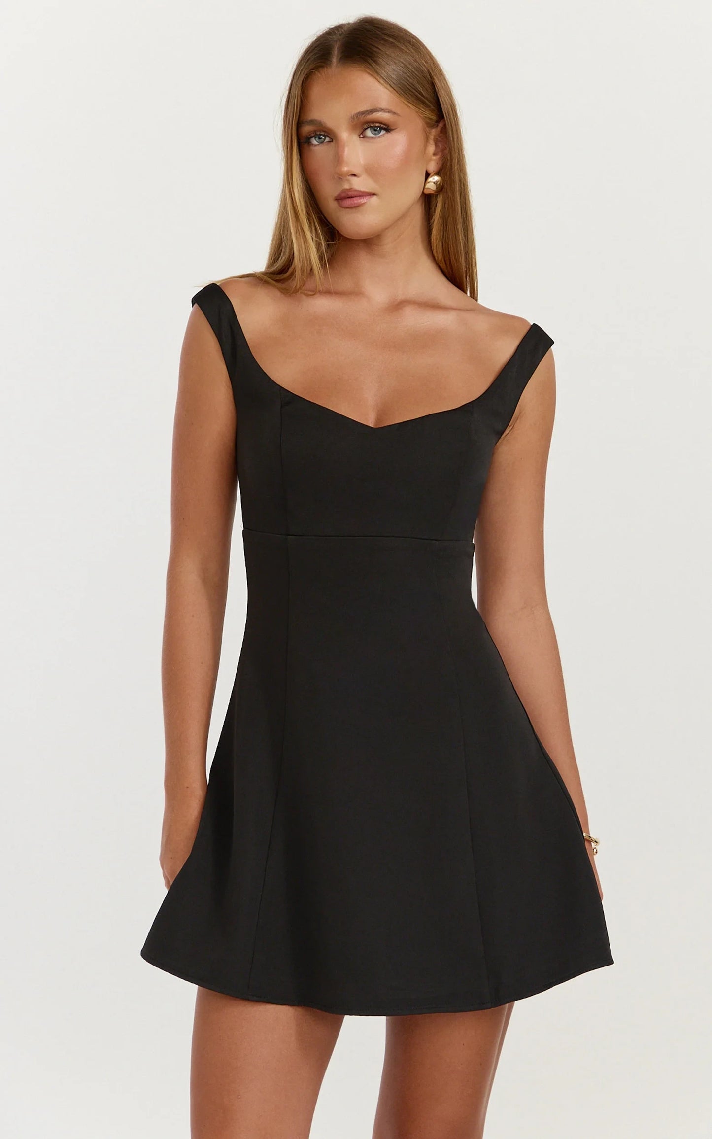 Chic A-Line Off-Shoulder Sweetheart Sleeveless Concealed Zipper Back Mini Homecoming Dress