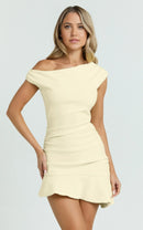 Chic Fitted Off-Shoulder Cap Sleeve Ruched Mini Homecoming Dress with Ruffle Hem