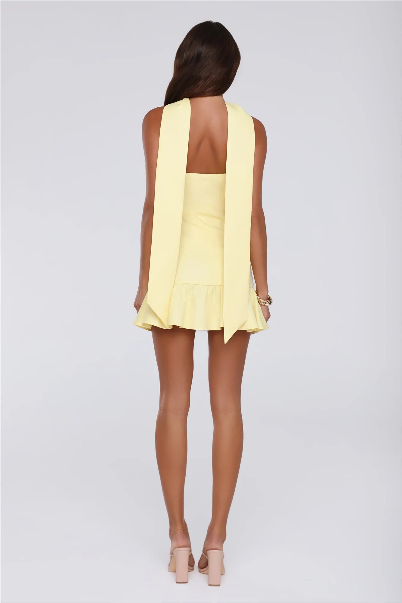 Chic Fitted Sweetheart Strapless Sleeveless Open Back Mini Ruffled Homecoming Dresses with Scarf Detail