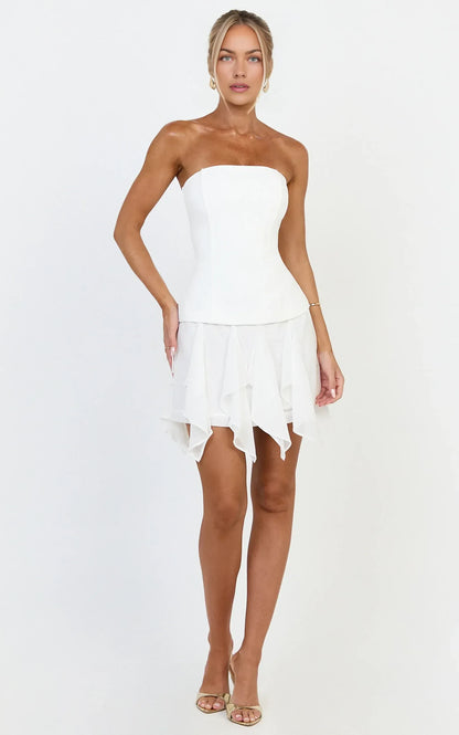 Chic Strapless A-Line Mini Homecoming Dress with Ruffle Hem and Structured Bodice