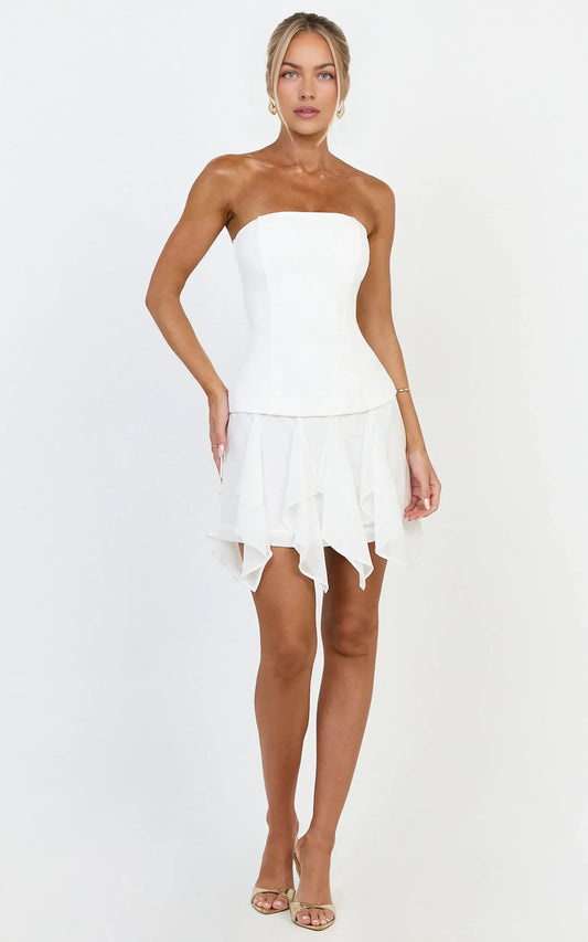 Chic Strapless A-Line Mini Homecoming Dress with Ruffle Hem and Structured Bodice