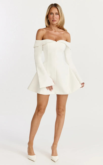 Chic Structured A-Line Off-Shoulder Sweetheart Long Bell Sleeve Zipper Back Mini Homecoming Dresses