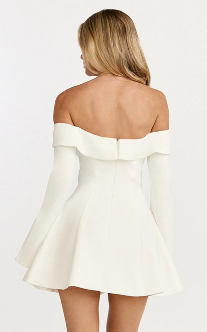 Chic Structured A-Line Off-Shoulder Sweetheart Long Bell Sleeve Zipper Back Mini Homecoming Dresses