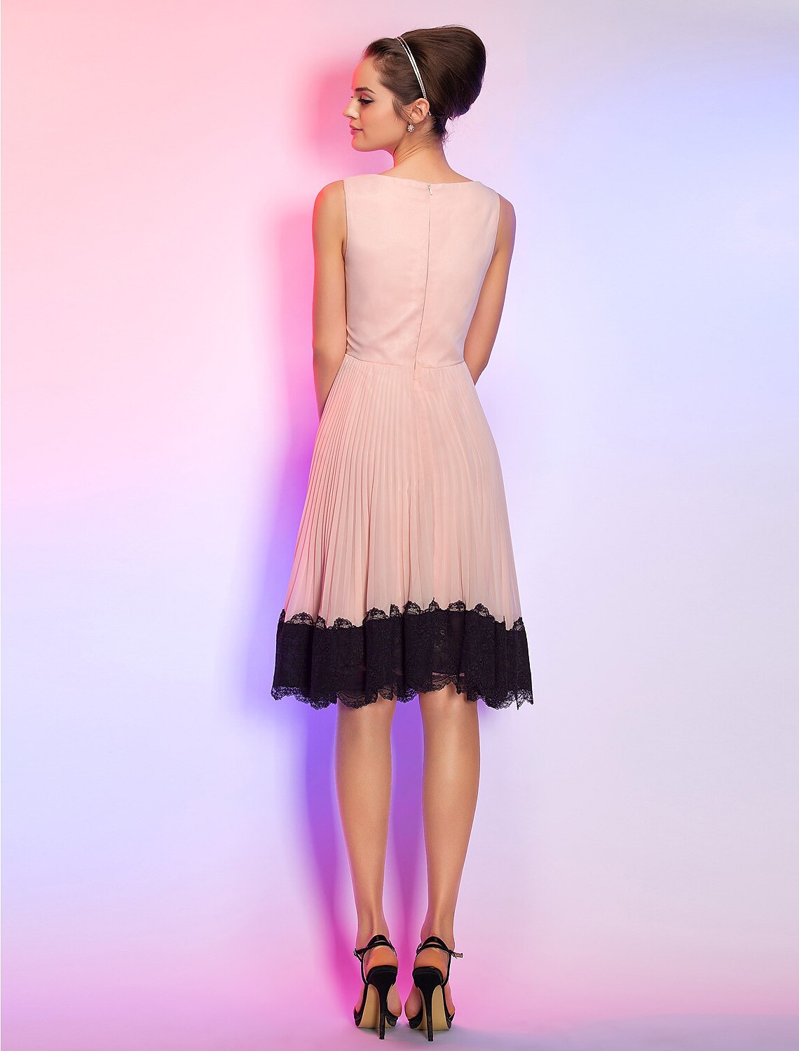 Elegant A-Line Boat Neck Vintage Lace Chiffon Knee Length Homecoming Dress.