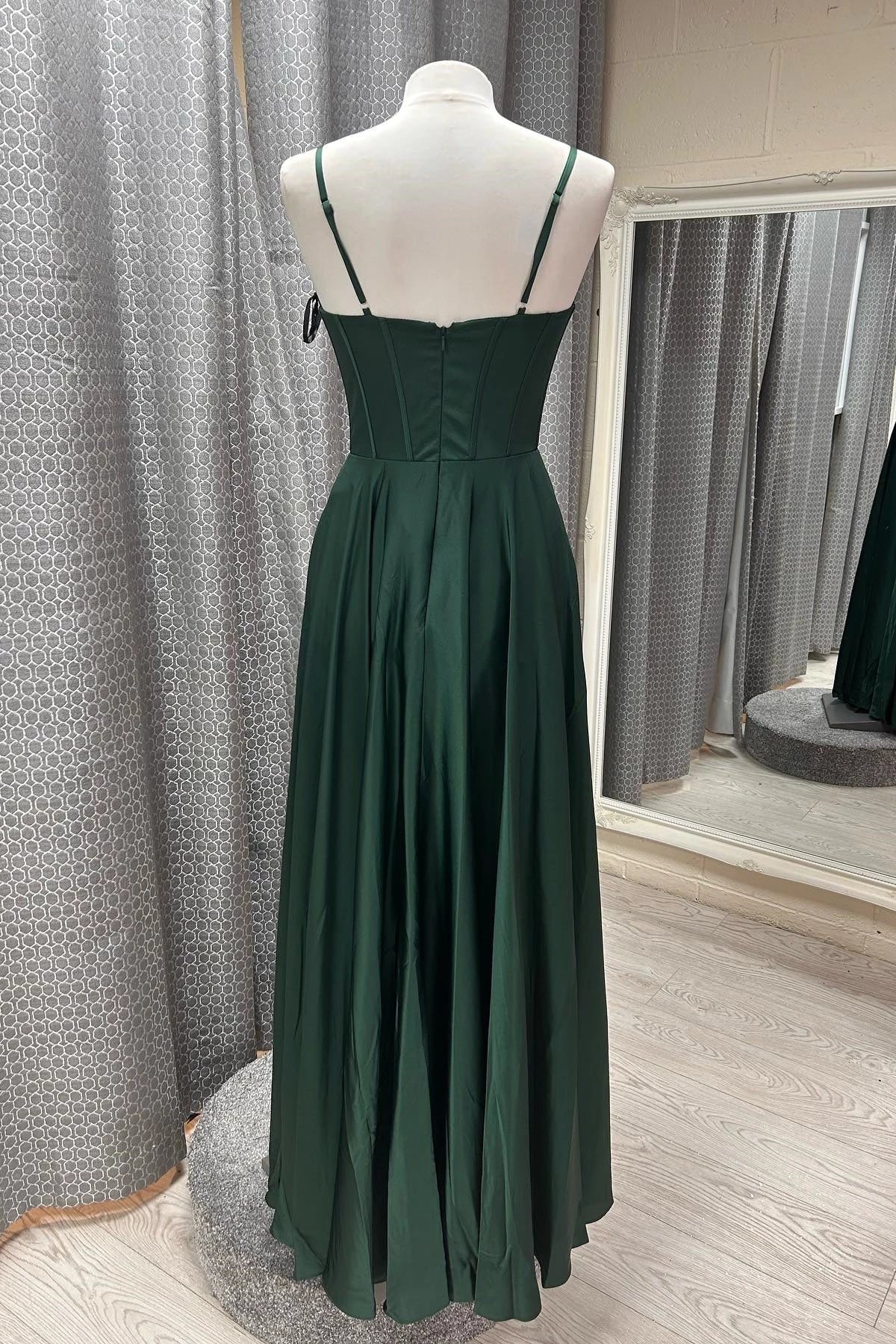 Elegant A-Line Sweetheart Spaghetti Straps Open Back Floor-Length Emerald Green Satin Evening Dresses