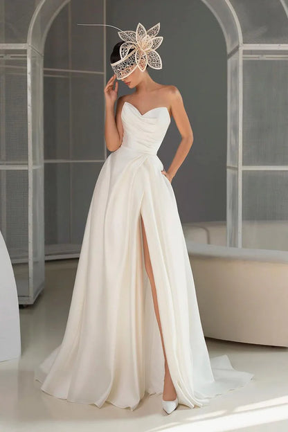 Elegant Ball-Gown Sweetheart Strapless Open-Back Train-Length Wedding Dress