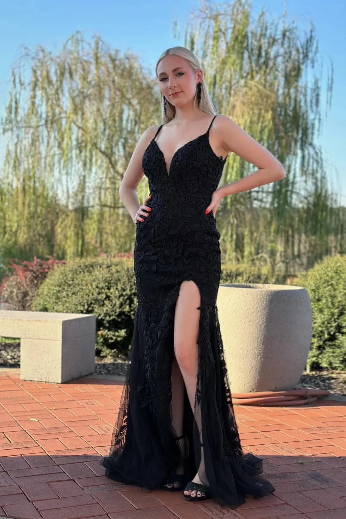Elegant Mermaid V-Neck Sleeveless Open Back Slit Lace Evening Dresses
