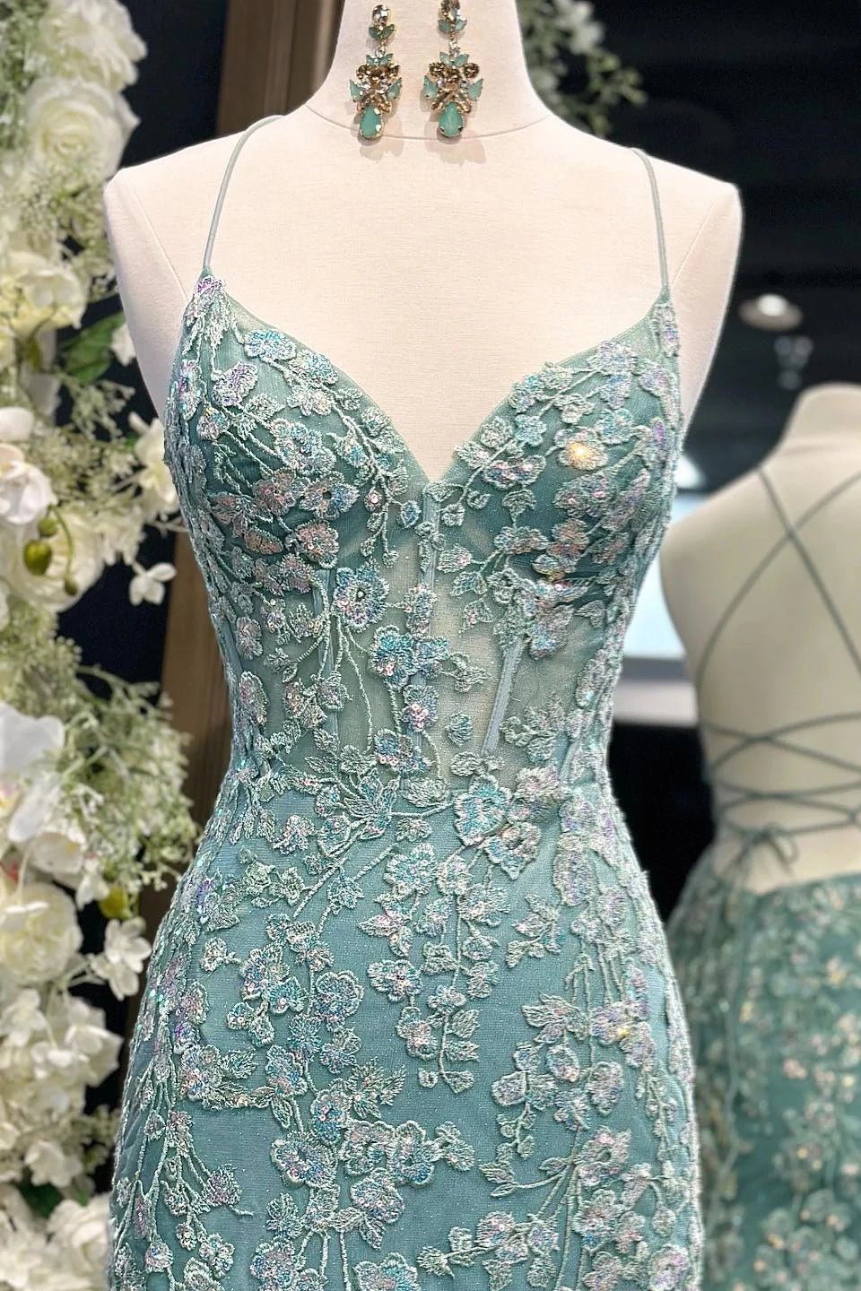 Elegant Mermaid V-Neck Spaghetti-Strap Lace-Up-Back Train Evening Dress