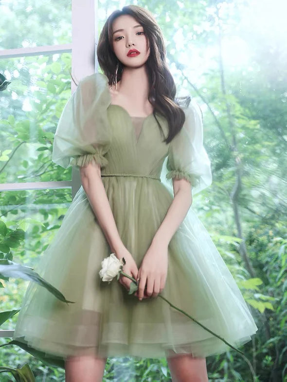 Elegant Off-Shoulder Tulle Light Green Knee-Length Party Prom Dress.