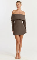 Elegant A-Line Off-Shoulder Long Sleeve Zipper Back Mini Homecoming Dresses for Chic Occasions
